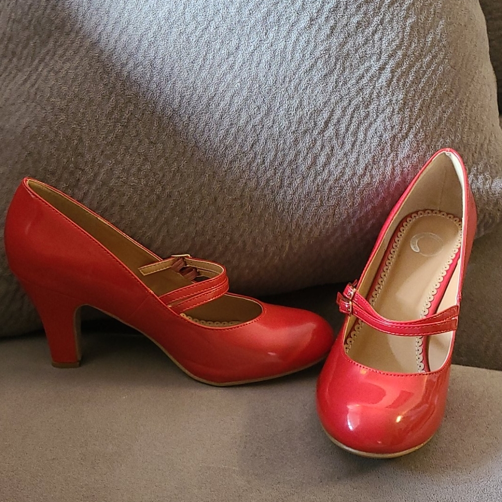 Sz 9 Red patent leather Mary Jane pumps
